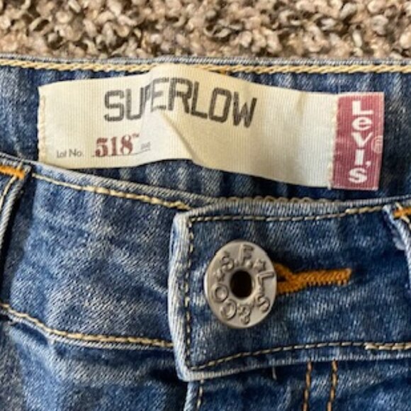LEVIS SuperLow 518 CAPRI crop STRETCH Med Wash DENIM JEANS* 1(run big) so 2 or 4 - Picture 7 of 8